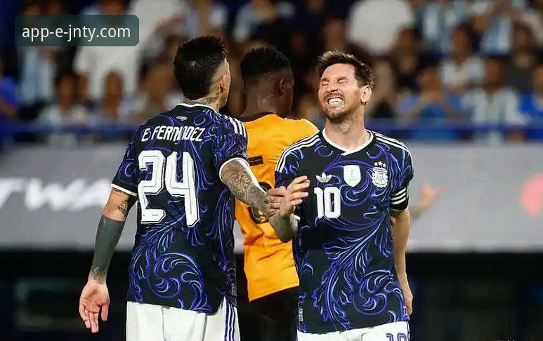 阿根廷5-0大胜赞比亚最新动态：梅西让点球致敬老将，世界杯卫冕之路再添信心